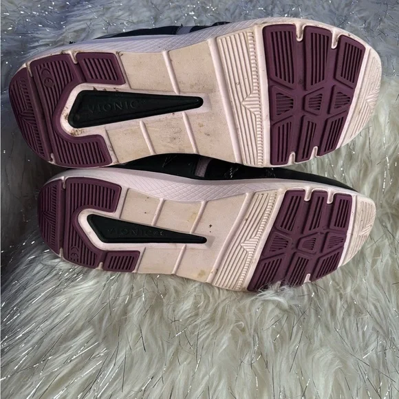 VIONIC Black and Pink Low-Top Sneakers with Rubber Sole - Picture 12 of 13